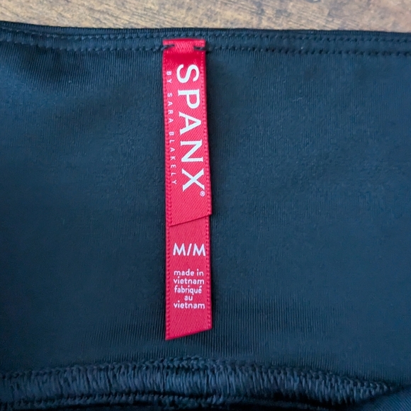 NEW Spanx Black Leather Camo Leggings Medium - Picture 3 of 4